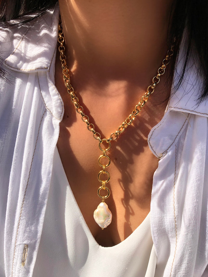 Gravata Corrente Com Pérola Barroca 42cm