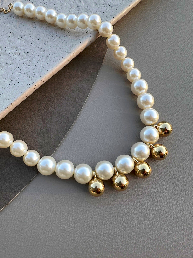 Colar De Pérolas Degradê Com Pingentes Pendurados 45cm