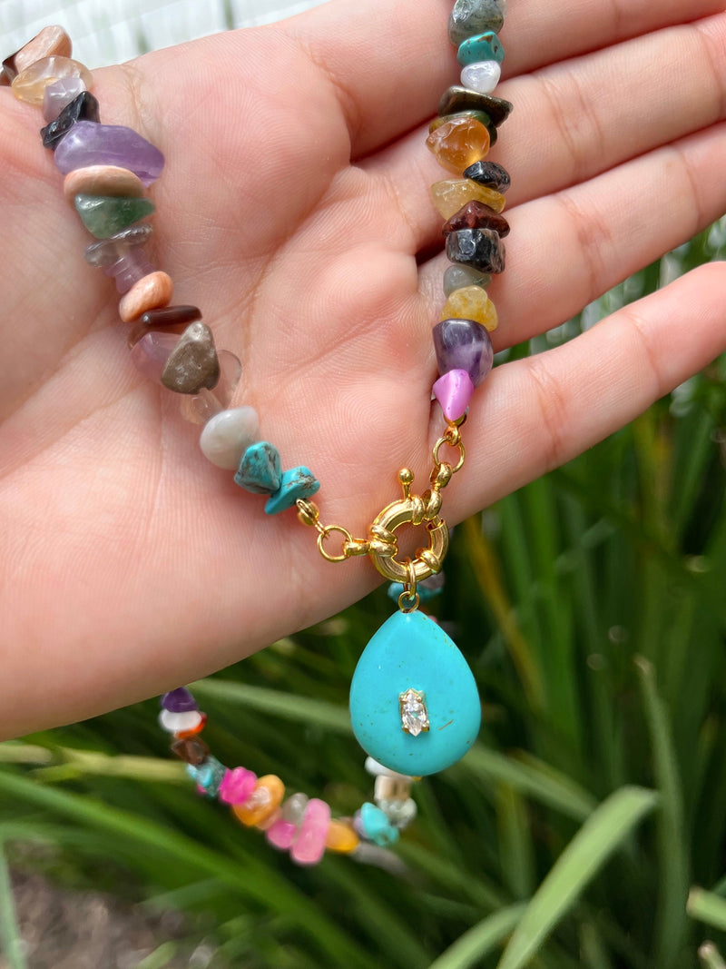 Última Peça!!! Colar De Cascalhos Coloridos E Pingente Turquesa 50cm