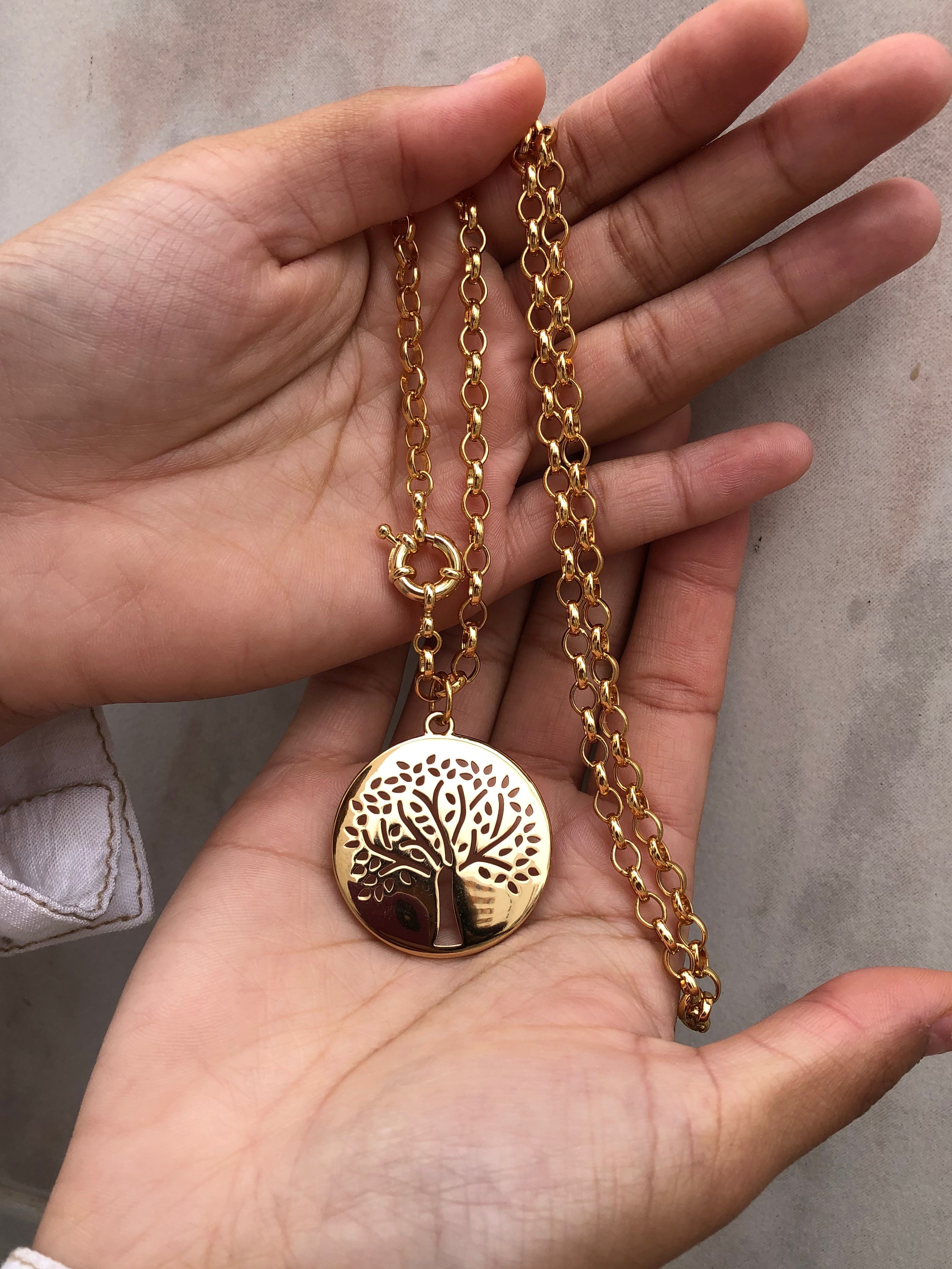 Colar Corrente Mini Elos Com Medalha Grande Árvore Vazada 50cm