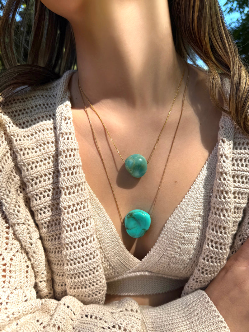 Mix De Dois Colares Corrente Veneziana Fina Com Pingente Resina Verde Pacífico E Turquesa