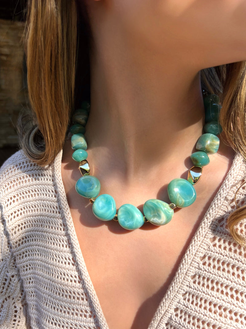 Colar Amalfi Pedras Orgânicas Cor Verde Pacífico 45cm