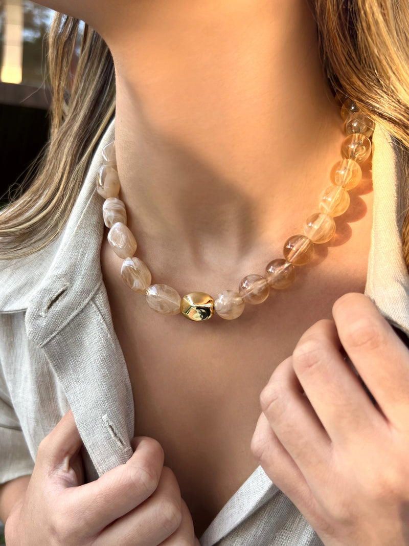 Colar Capri Pedras Orgânicas Cor Bege Rajado 45cm