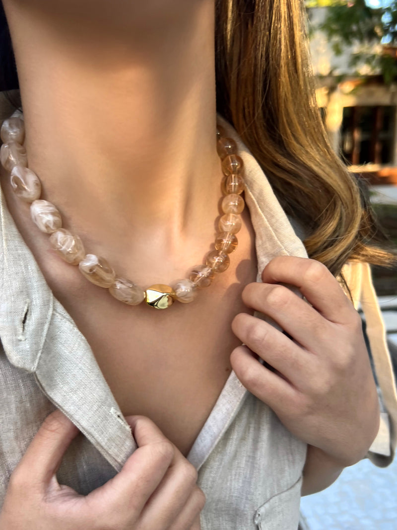 Colar Capri Pedras Orgânicas Cor Bege Rajado 45cm