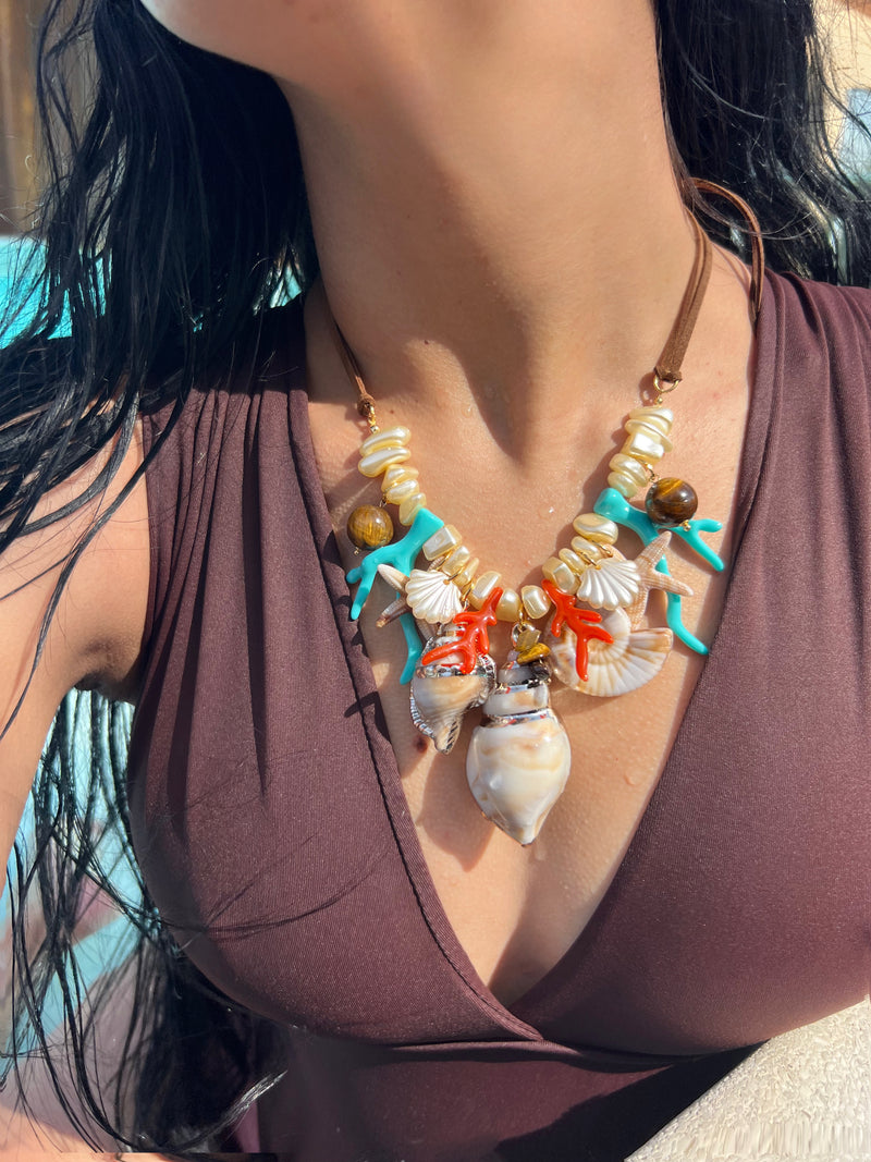 Colar Linha Mar Cascalho Pérola E Camurça Regulável