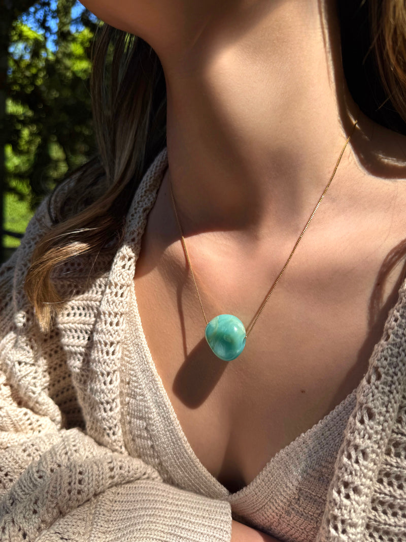 Colar Corrente Veneziana Fina Com Pingente Resinado Verde Pacífico 45cm