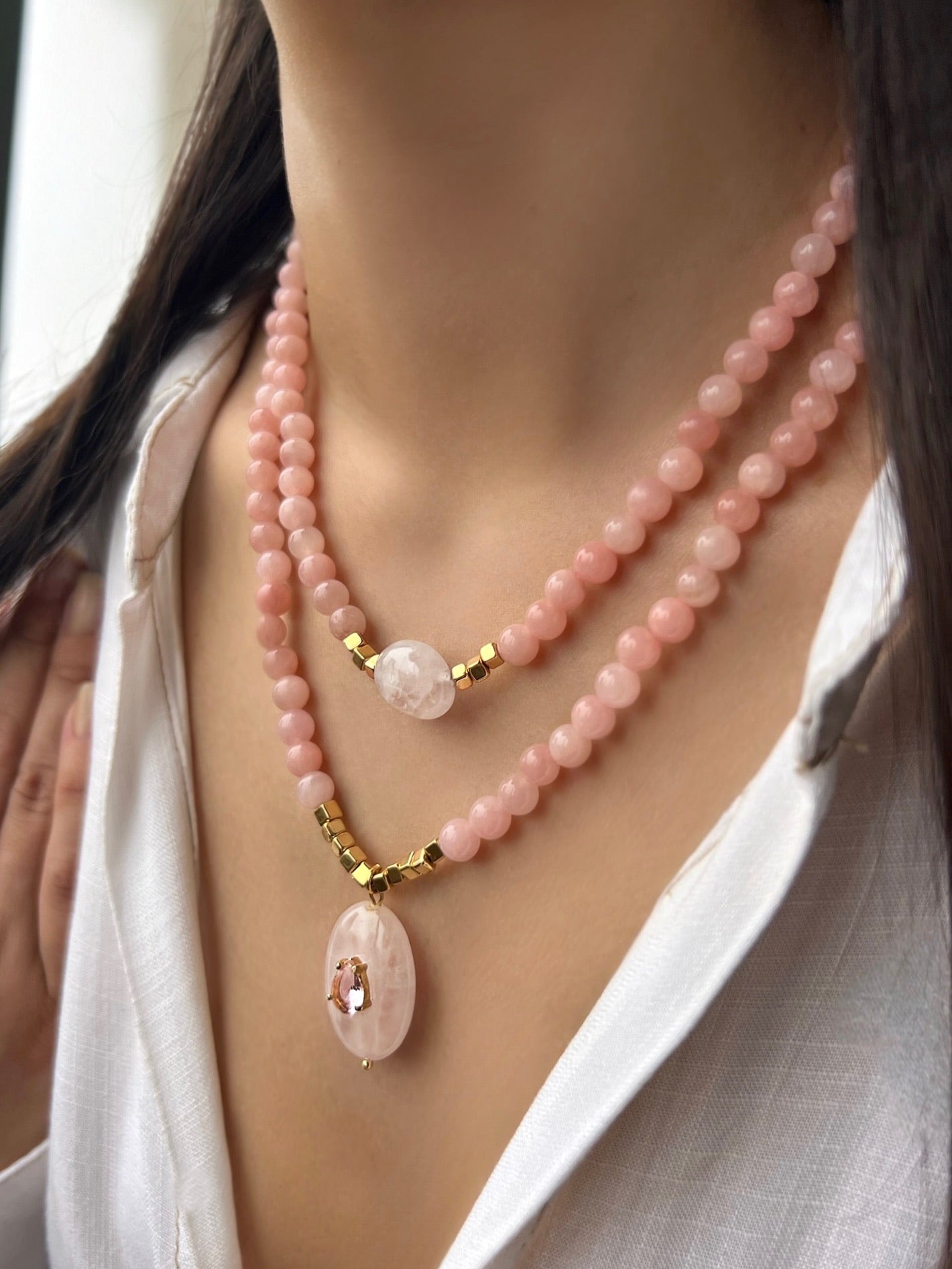 Mix De Dois Colares Pedras Quartzo Rosa Esfera Com Cubos Banho Ouro 18k