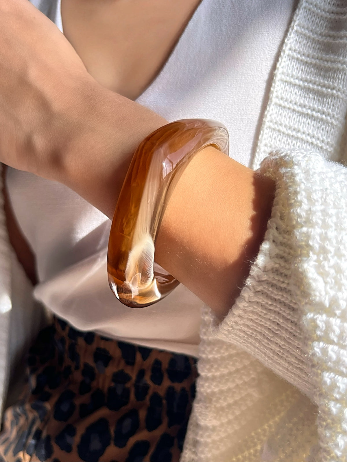 Bracelete Acrílico Quadrado Camel