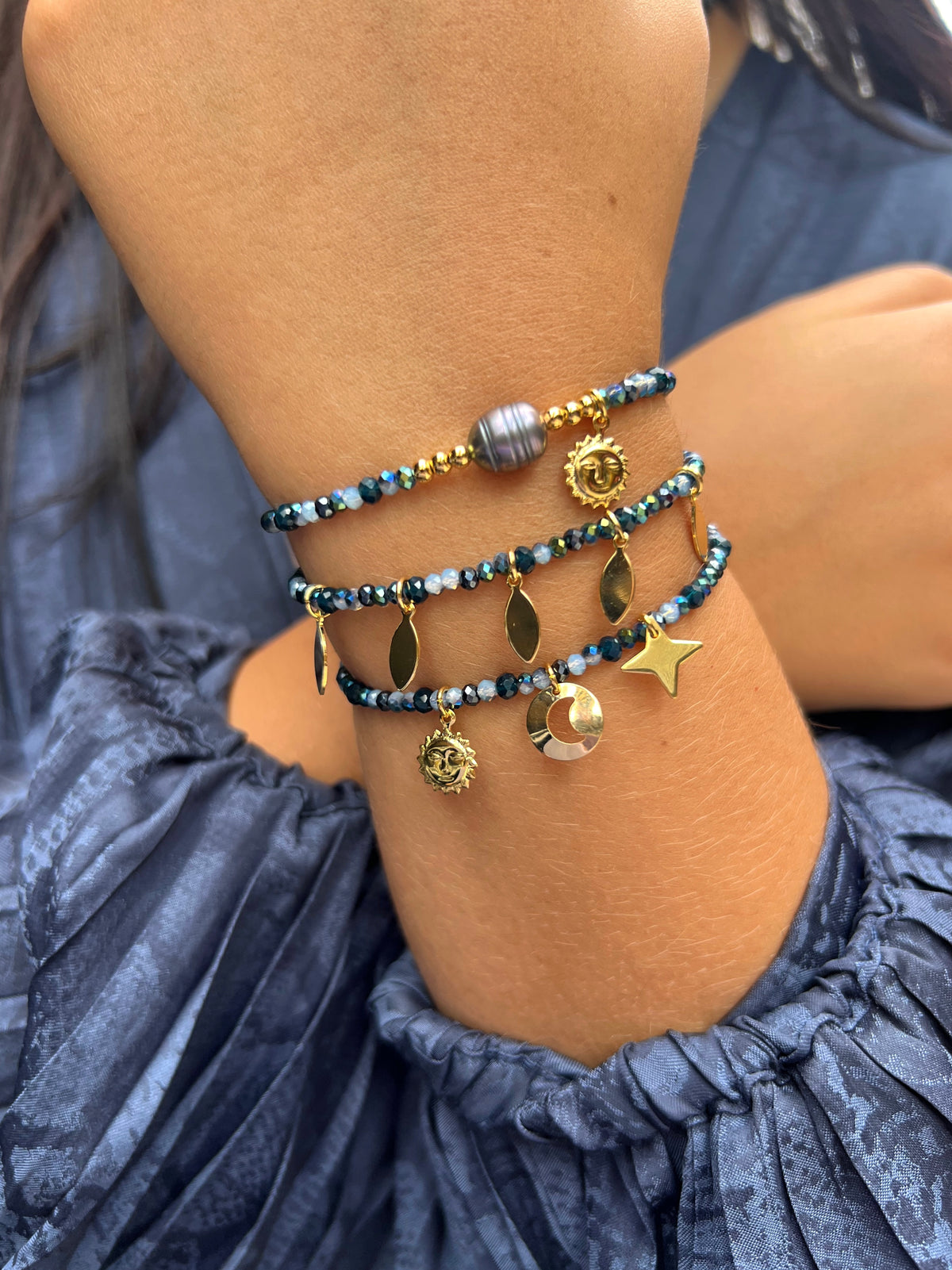 Mix De Três Pulseiras Tons Azuis Pingentes Céu