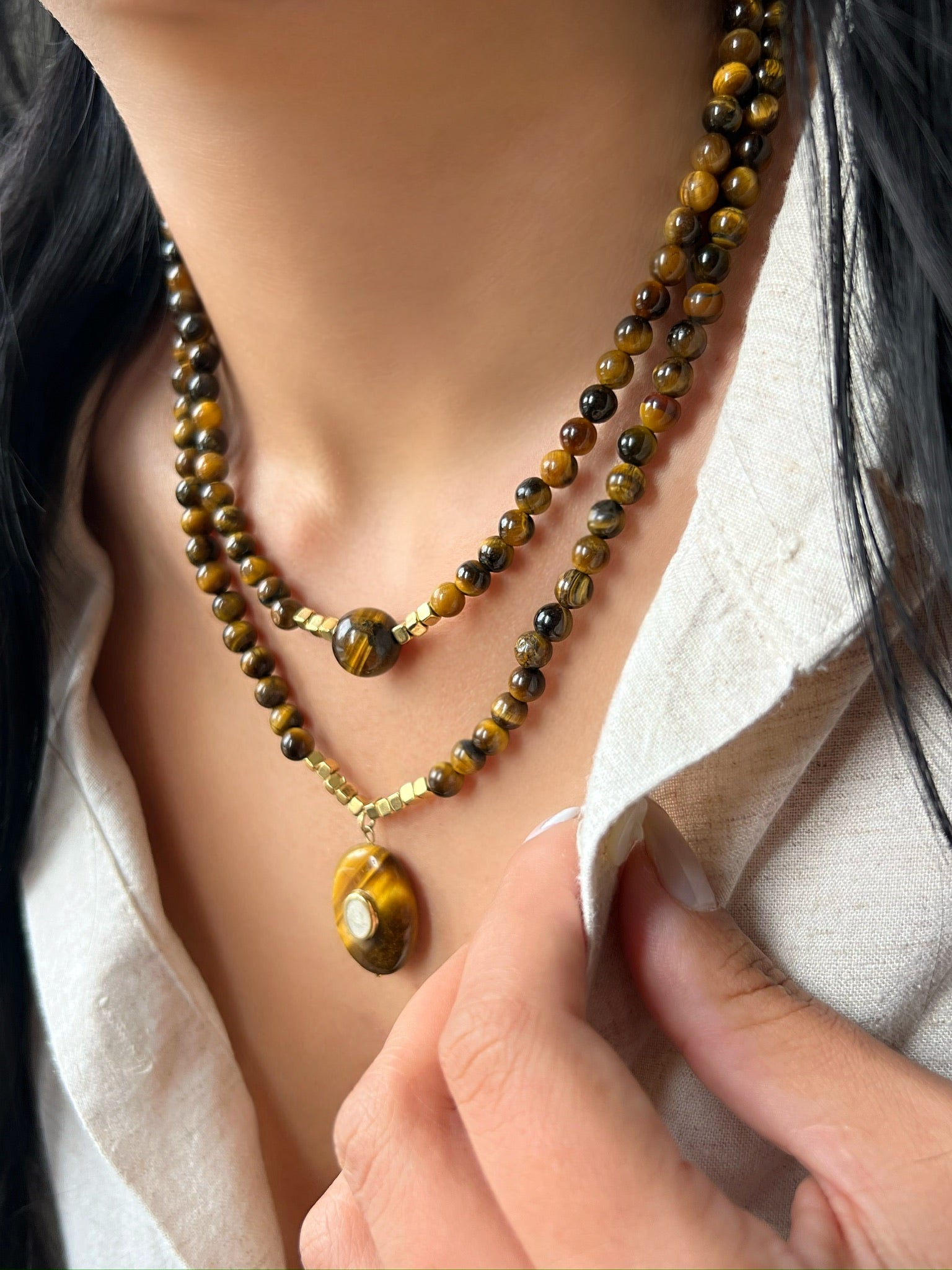 Mix De Dois Colares Pedras Olho De Tigre Esfera Com Cubos Banho Ouro 18k