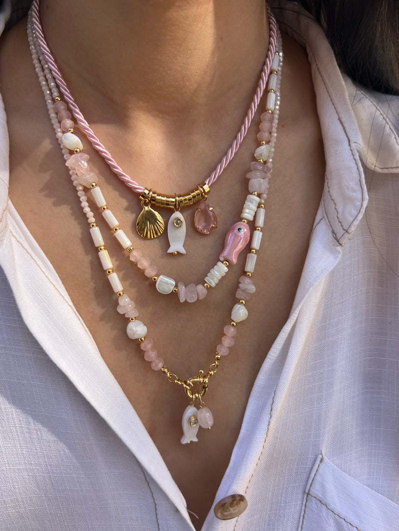 Mix De Três Colares Com Pingente Sardinha E Pedras Naturais Cor Rosa
