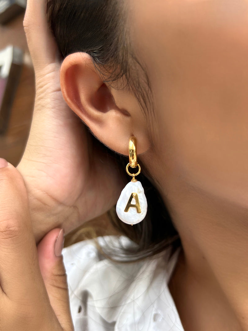 Par De Brinco Argola Inicial E Perola Barroca