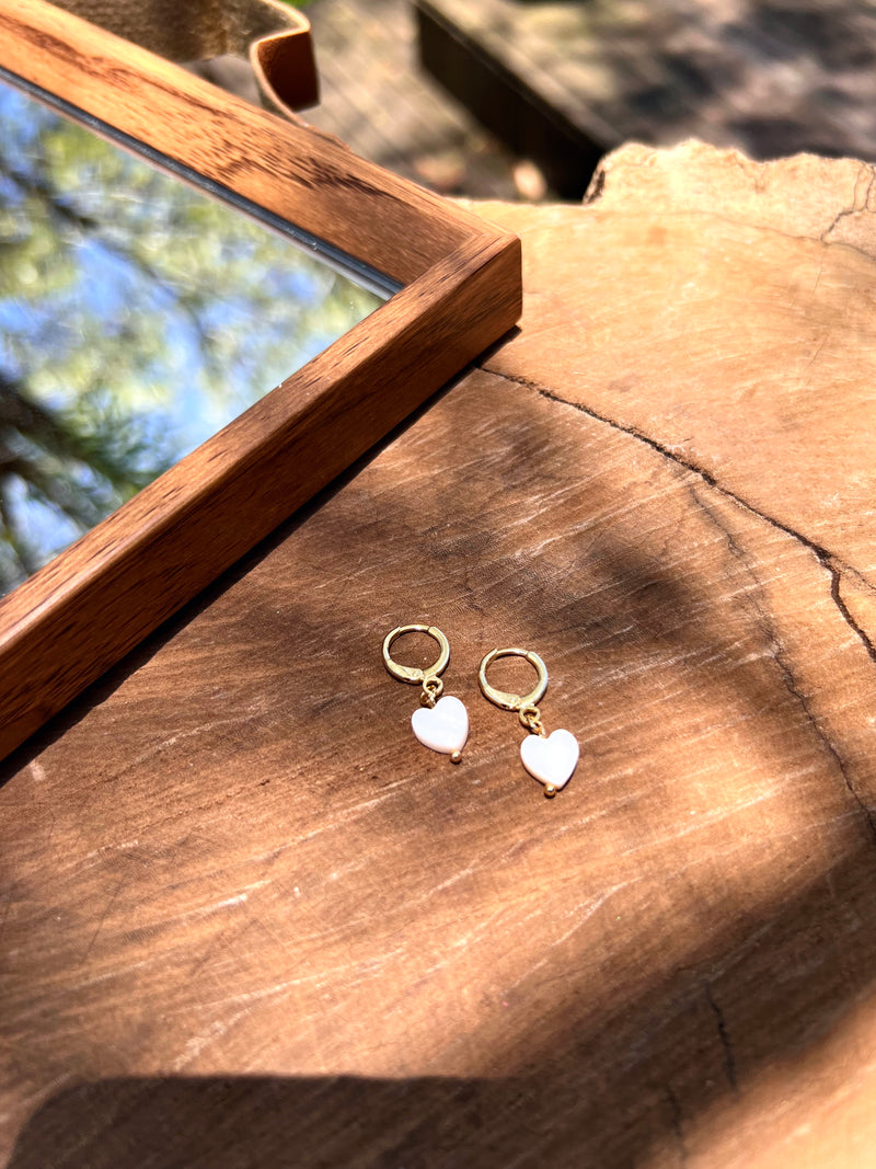 Par De Brincos Louise Coração Madrepérola