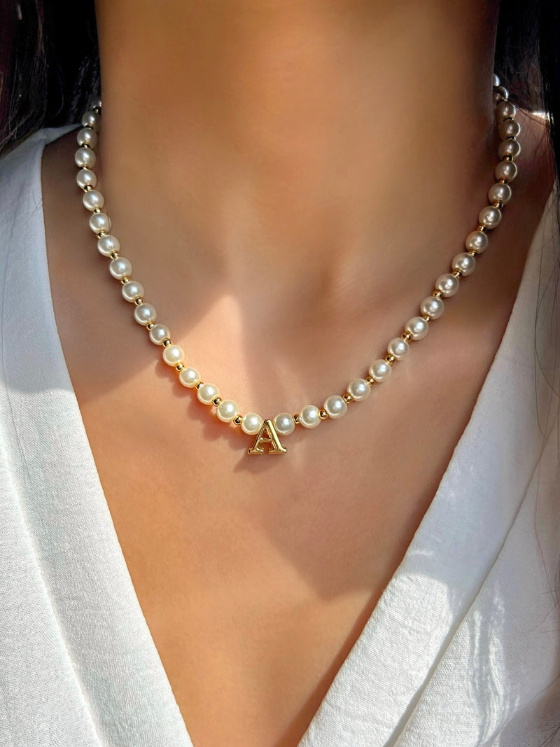 Colar Pérola De Vidro E Letra Inicial