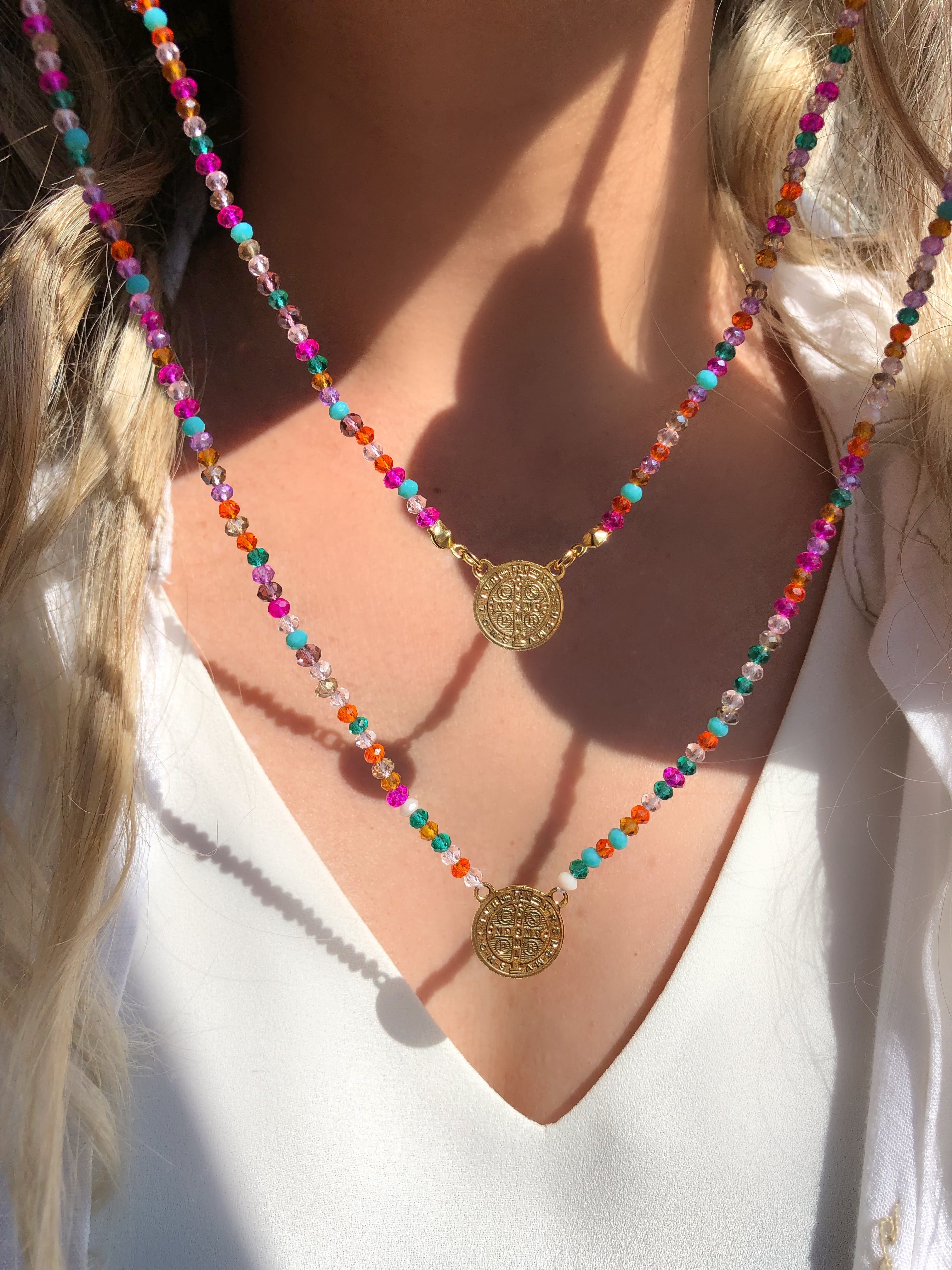 Escapulário Medalha São Bento Cristais Lapidados Coloridos 70cm