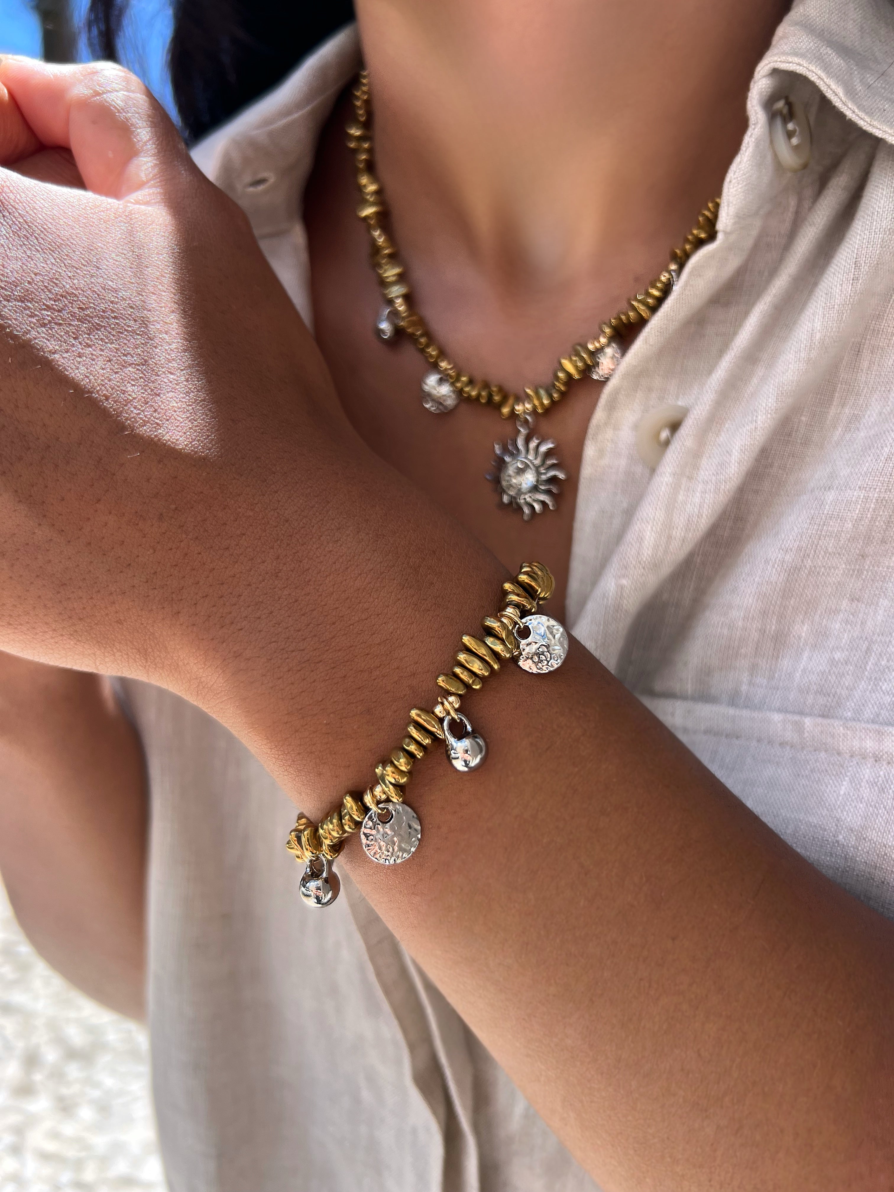 Pulseira Cascalho Hematita Dourado e Pingentes Ródio 16cm