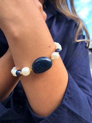 Pulseira Bolas E Pedras Acrílicas Na Cor Azul Marinho