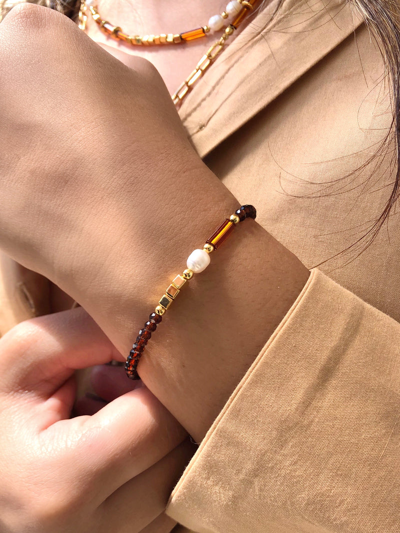 Pulseira Carol Marrom E Pérola E Cubos