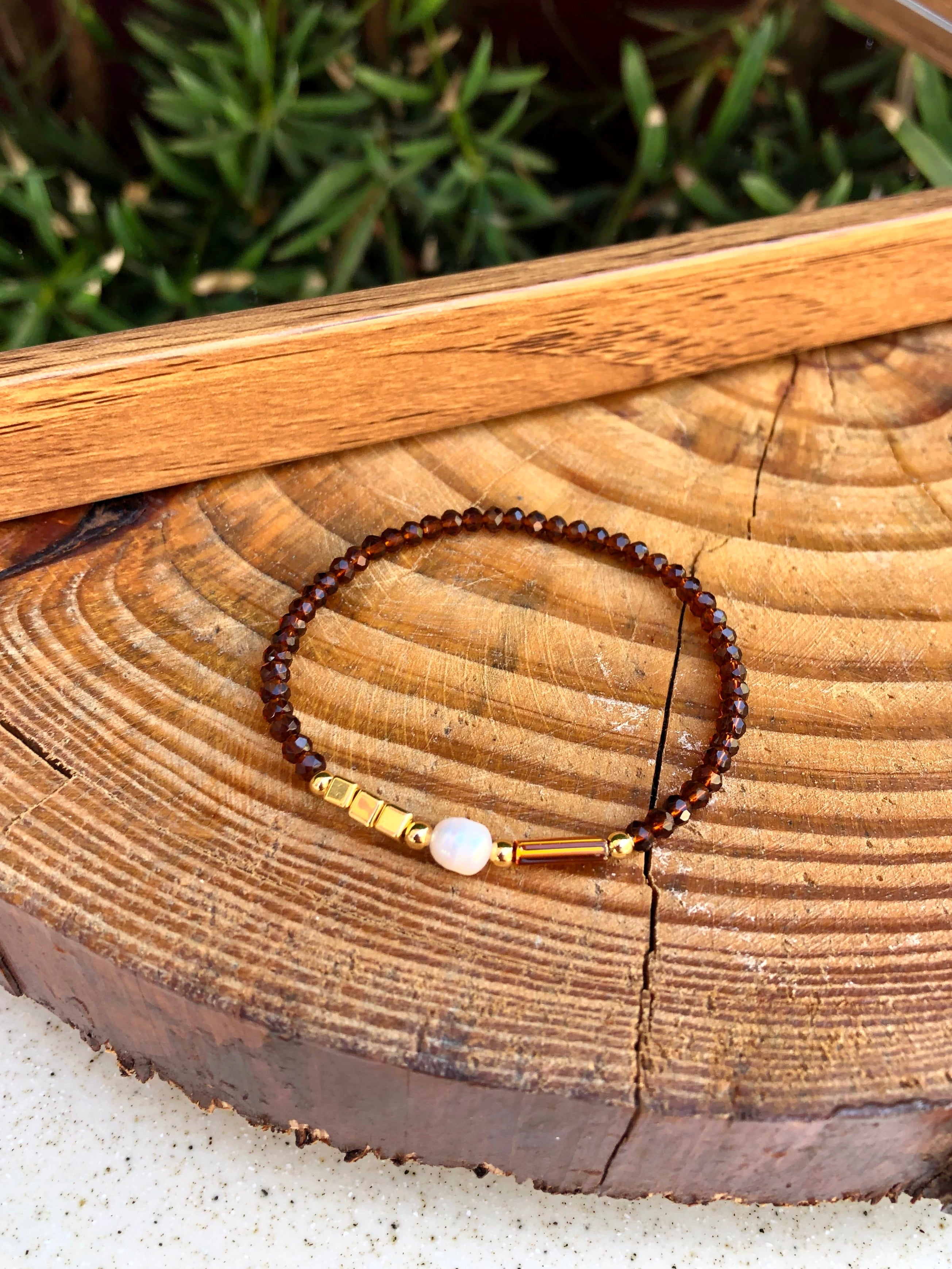 Pulseira Carol Marrom E Pérola E Cubos
