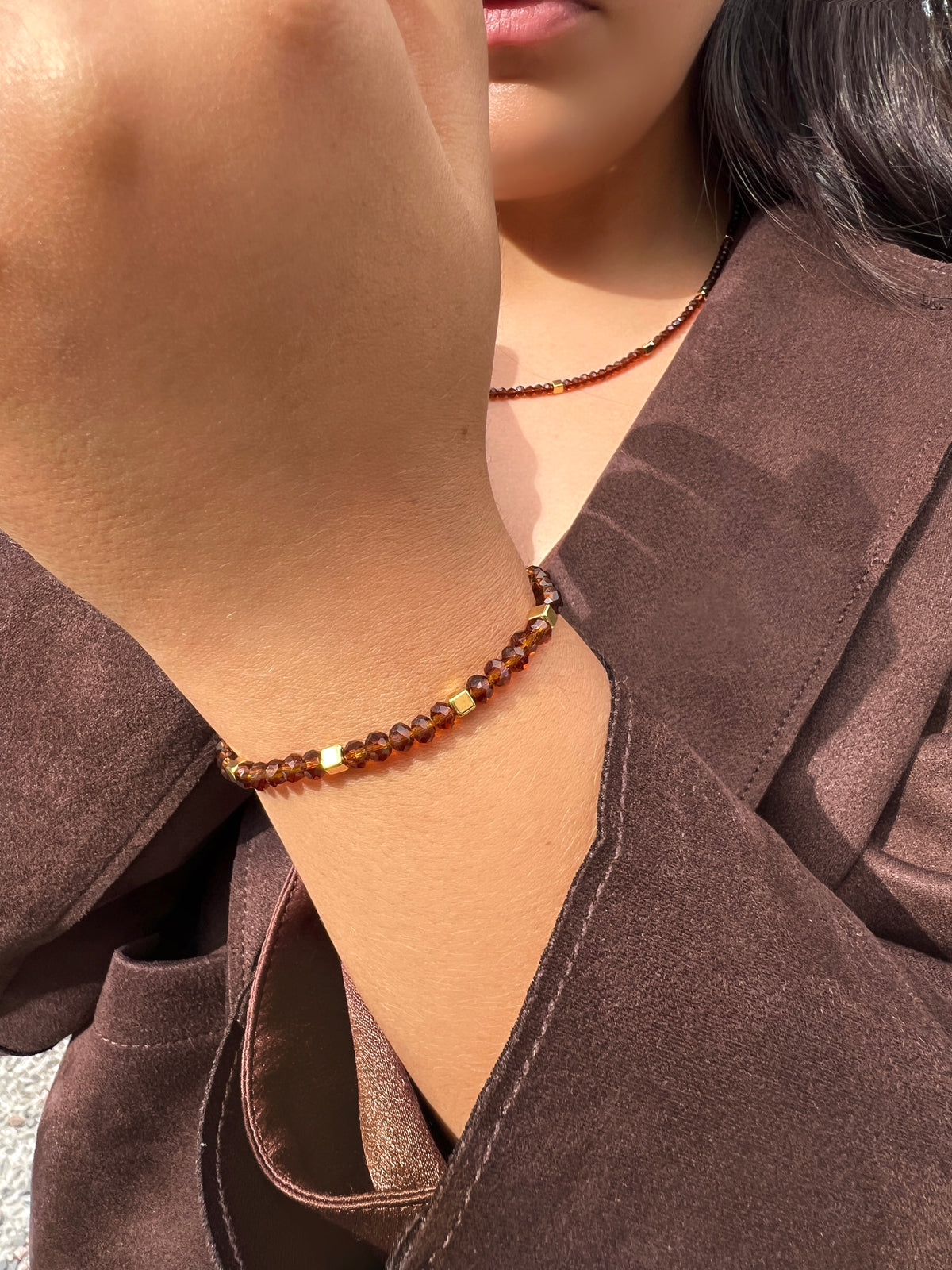 Pulseira Cristais Marrom e Mini Cubos 17cm