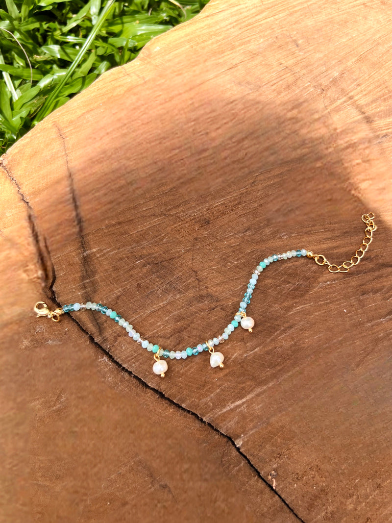 Pulseira Cristais Mix Caribe E Mini Pérolas Penduradas 16cm