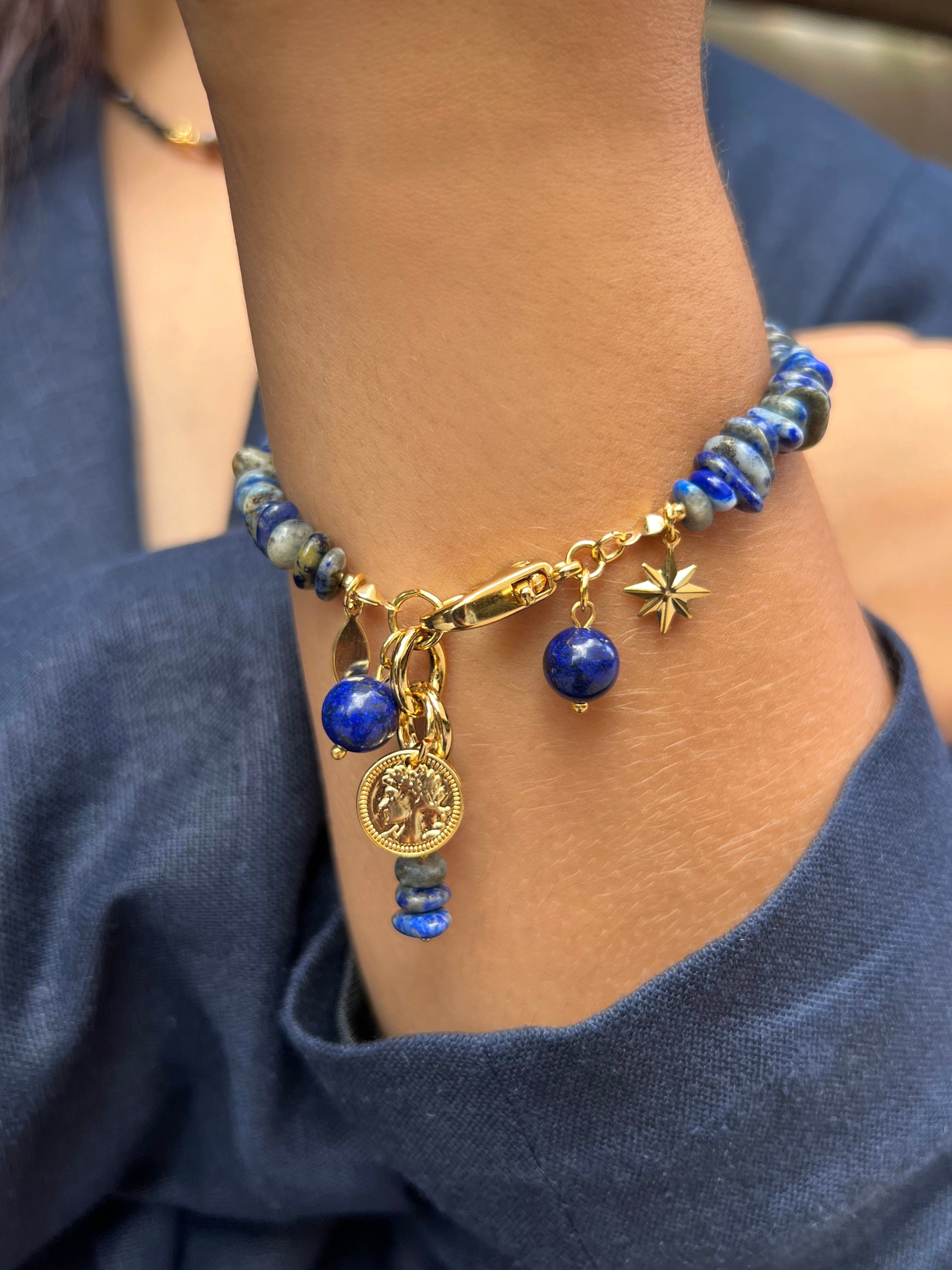 Pulseira Pedras Naturais e Cascalho Lapis Lazuli Com Pingentes