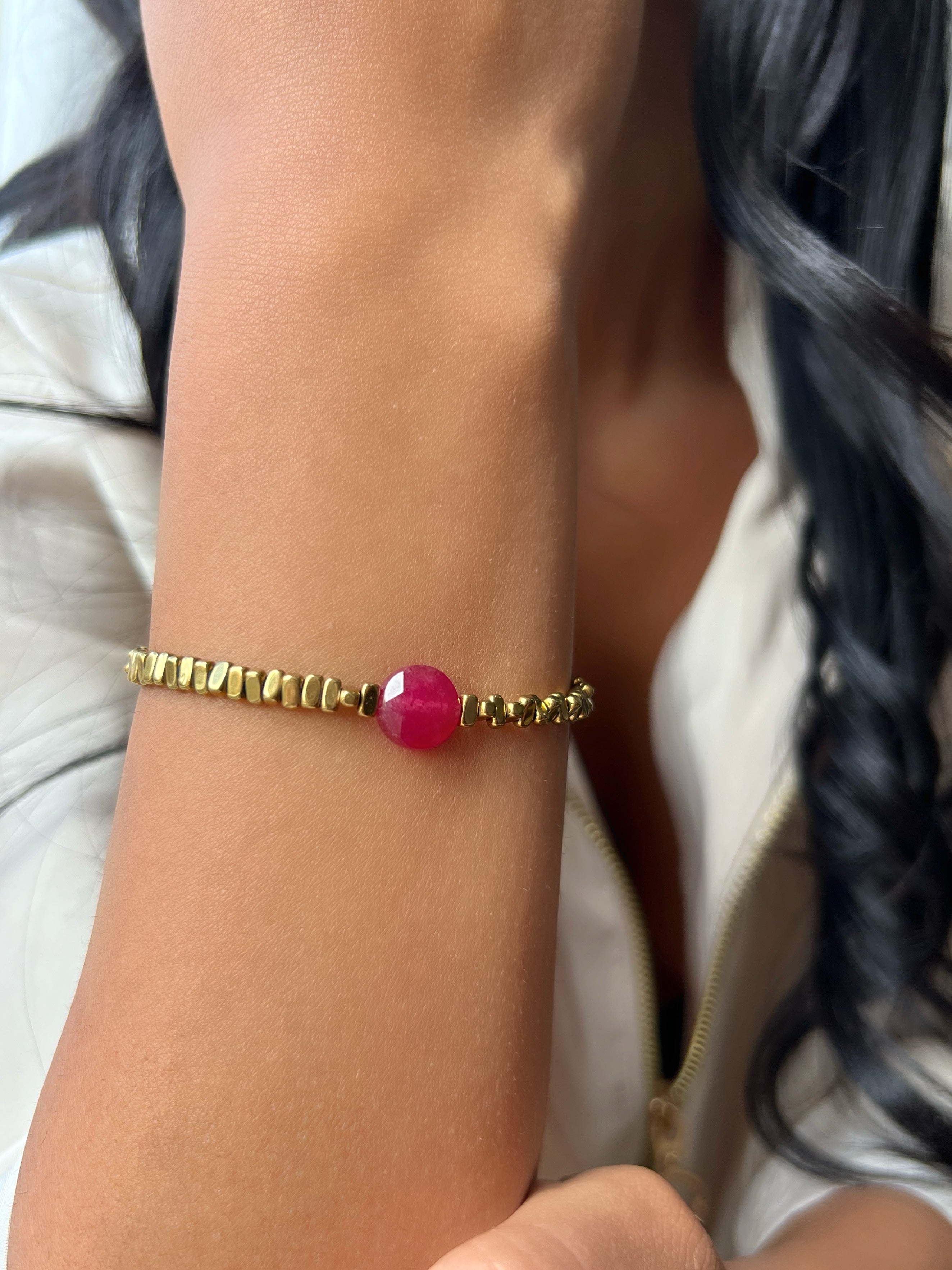 Pulseira Hematita Com Pedra Facetada Jade Rubi 17cm