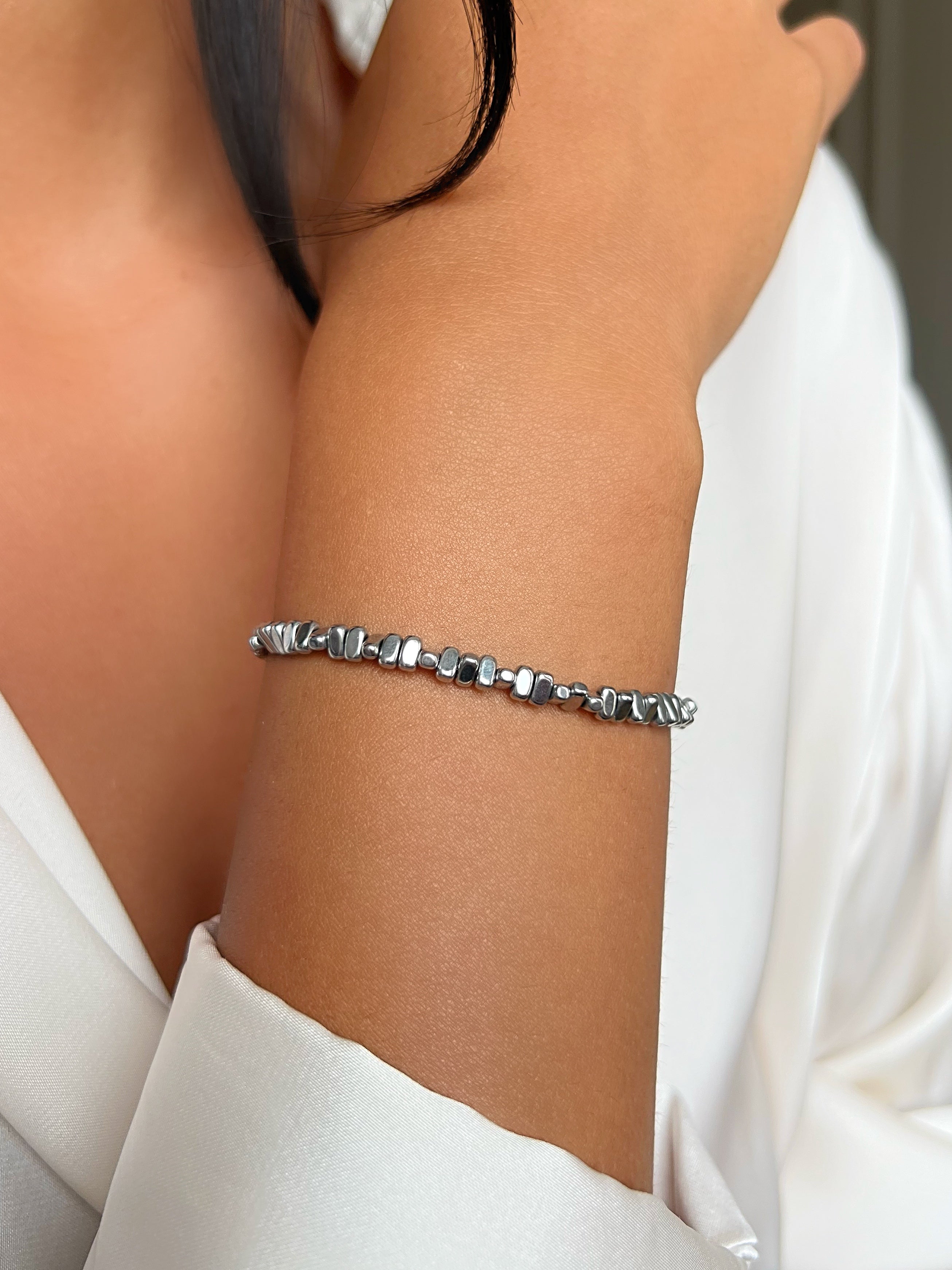 Pulseira Hematitas Irregulares Brancas 17cm