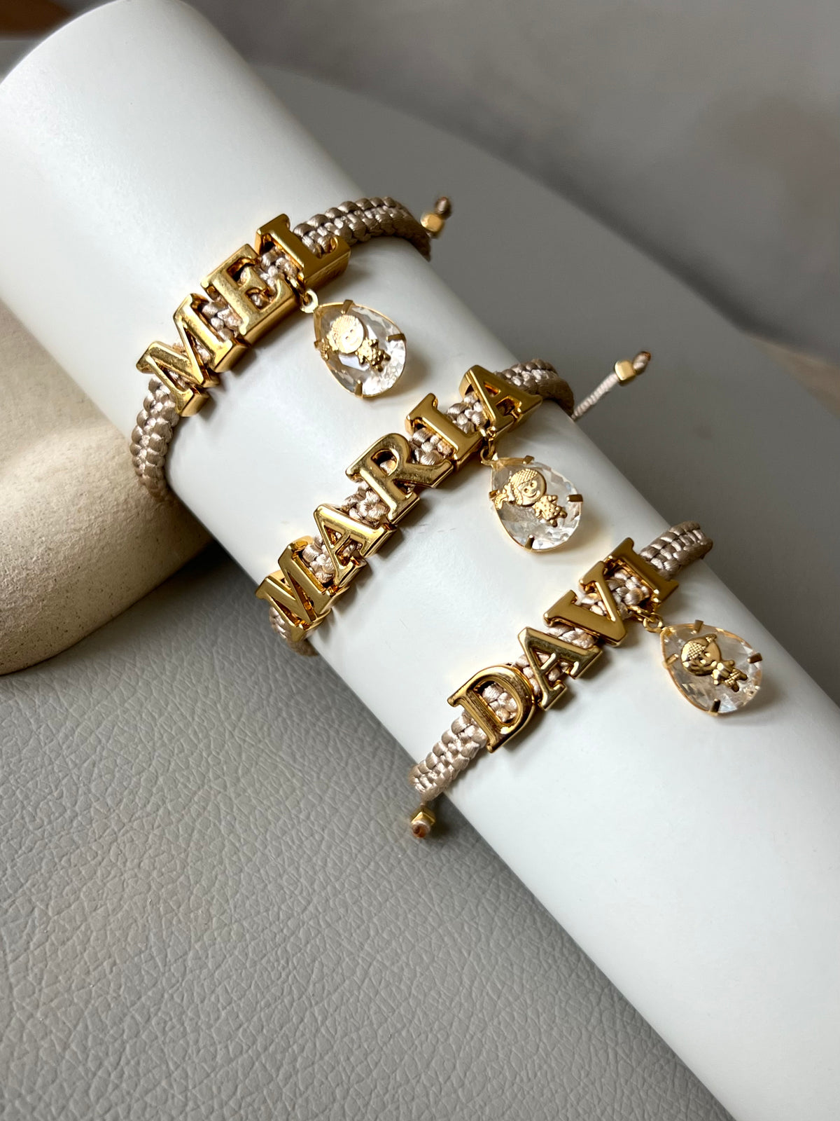 Pulseira Nome + Pin Cristal