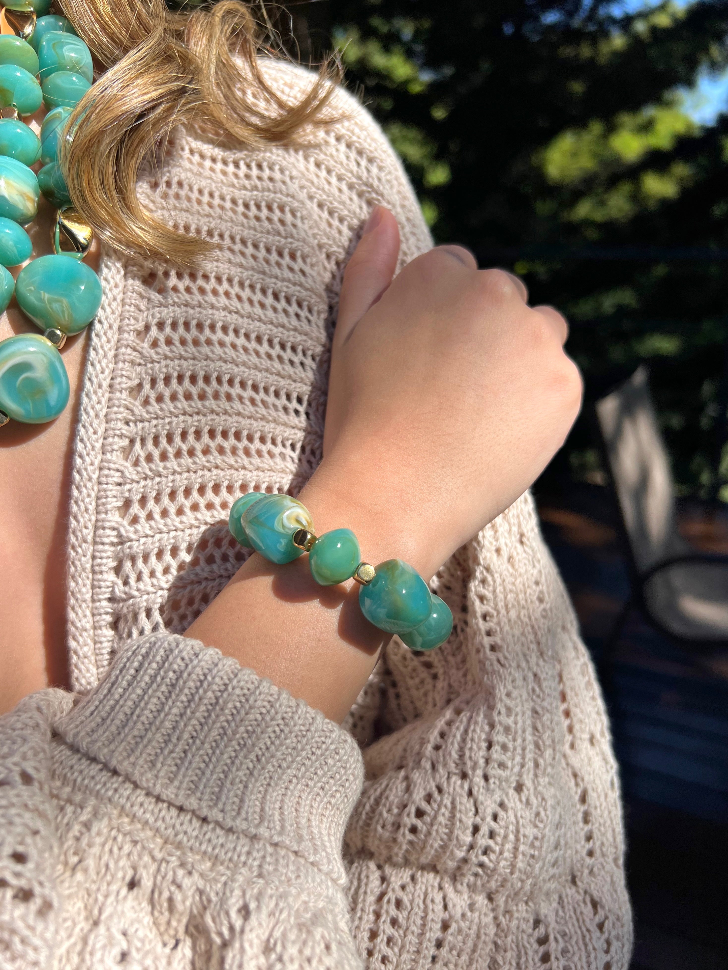 Pulseira Pedras Acrílicas Cor Verde Pacífico Com Hematitas 18cm