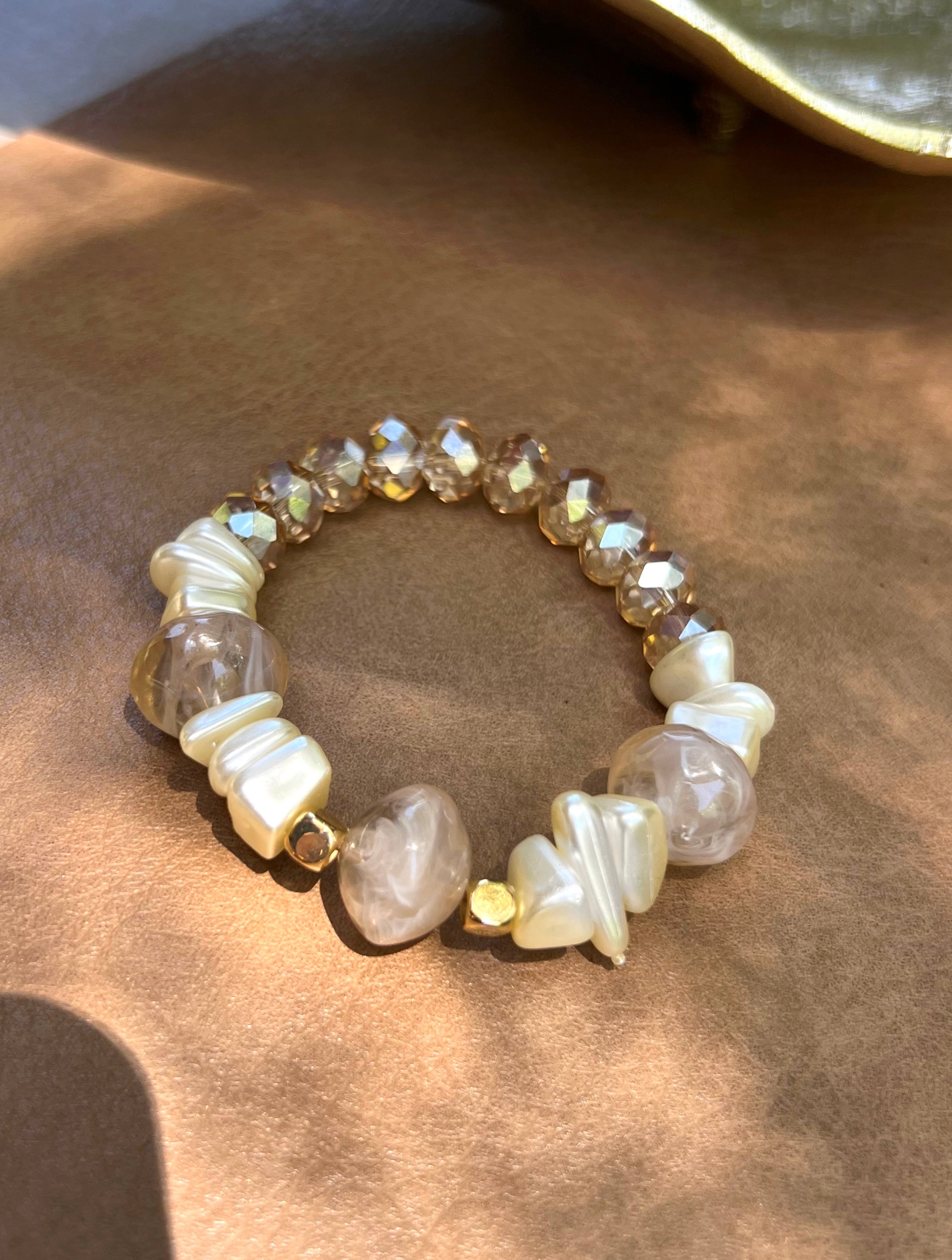 Pulseira Pedras Acrílicas Quartzo Bege e Hematitas 18cm