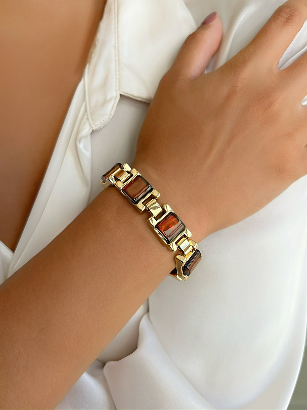 Pulseira Retangular Banho Ouro Com Detalhes Marrom