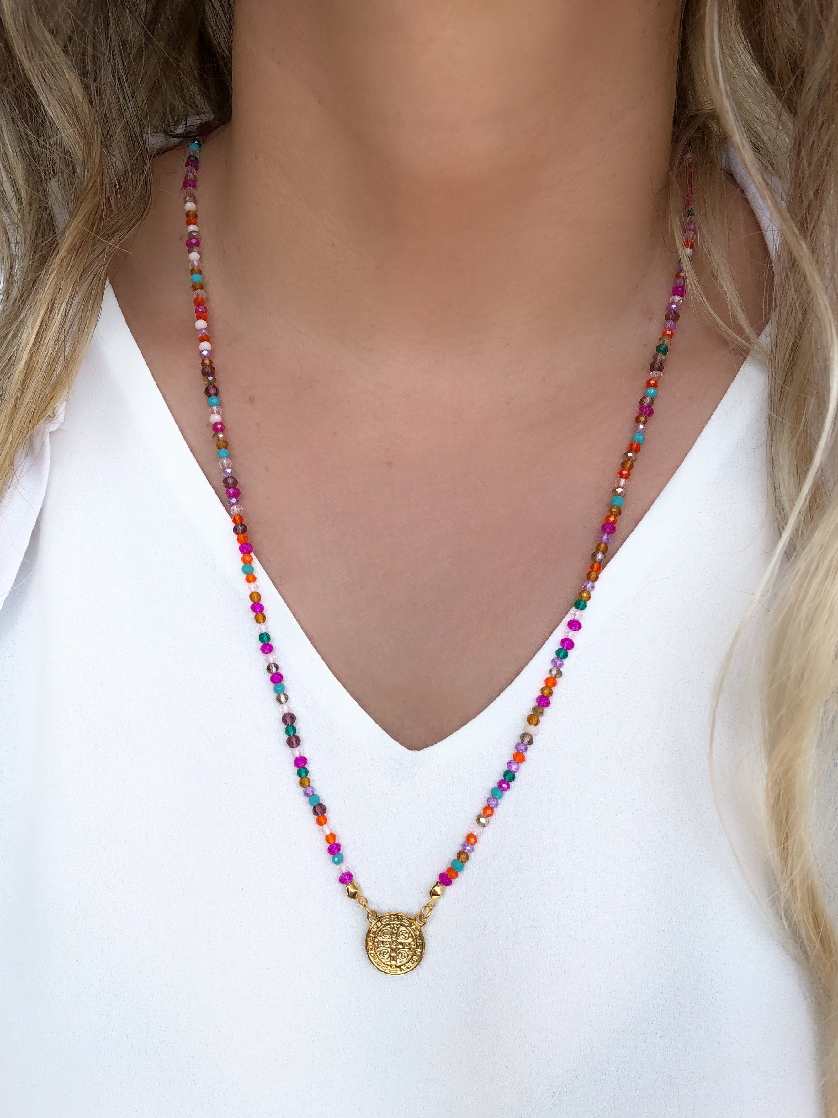 Escapulário Medalha São Bento Cristais Lapidados Coloridos 70cm