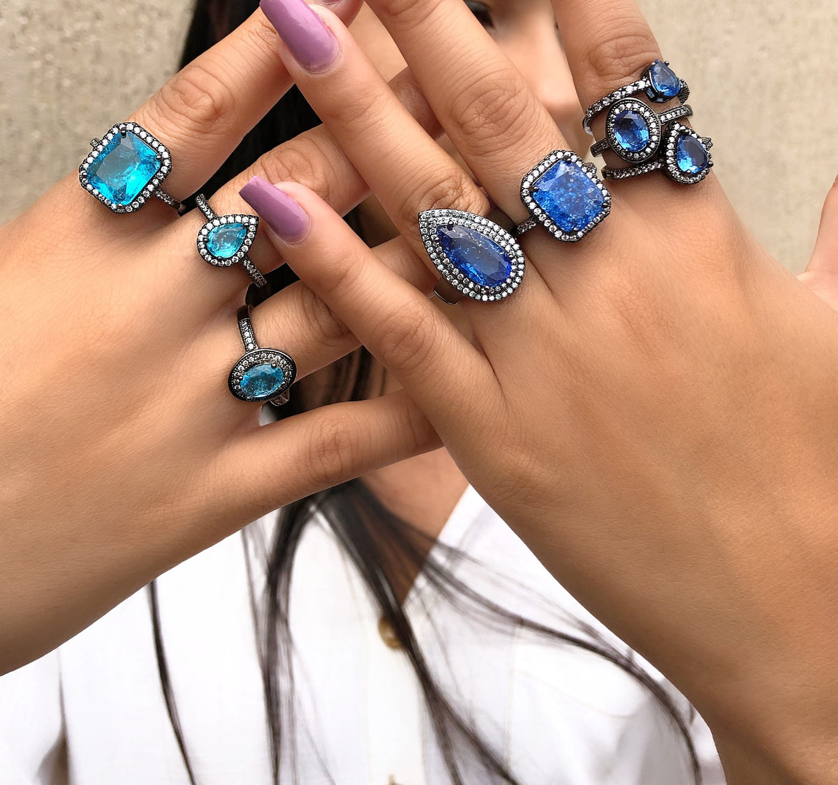 Anel Baguete Craquelada Cor Azul Sky Com Micro Zircônias Brancas RN - Tiff Joias
