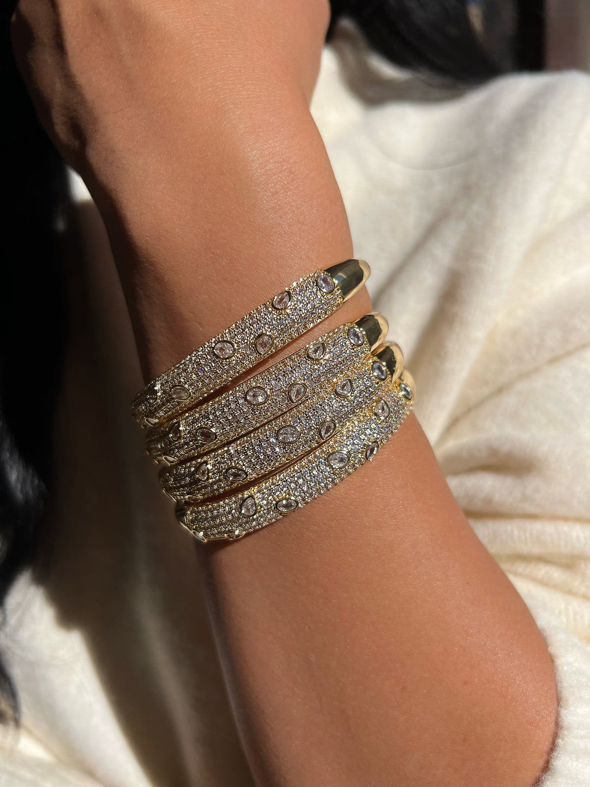 Bracelete Cravejado Com Detalhes Em Gotas Banho Ouro 18k - Tiff Joias