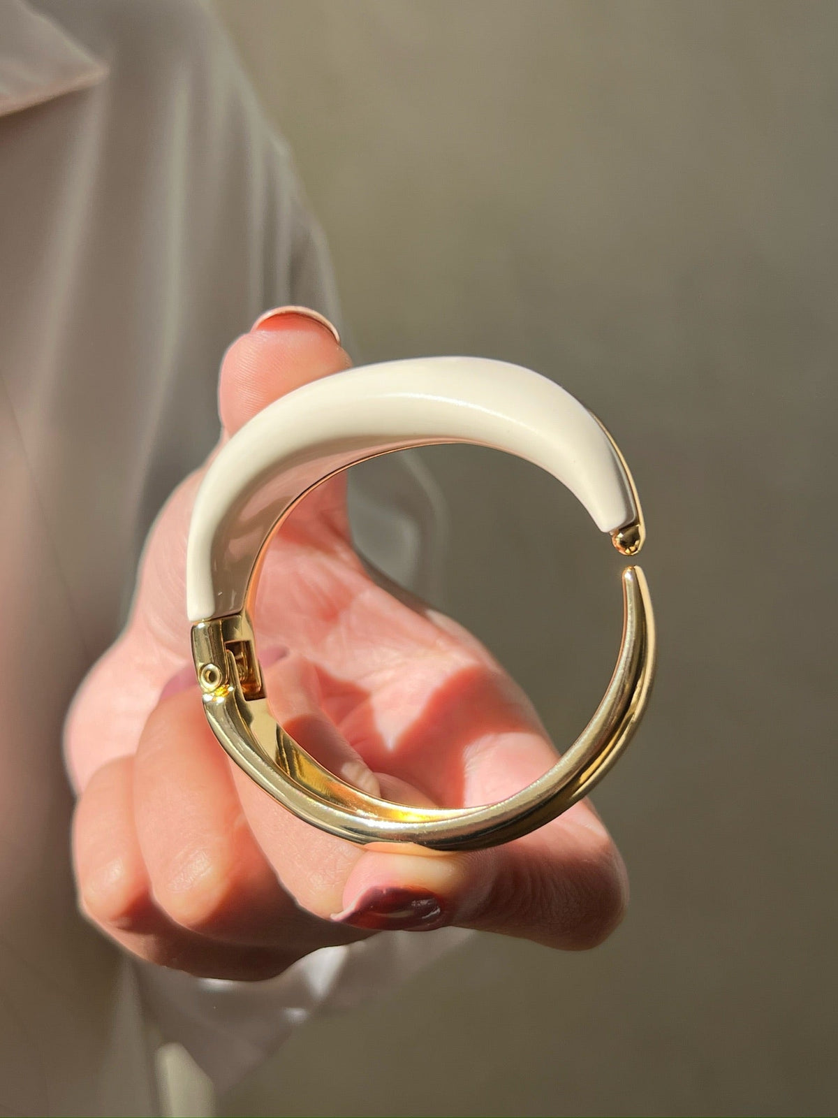 Bracelete Off White Onda Banho Ouro 18k - Tiff Joias