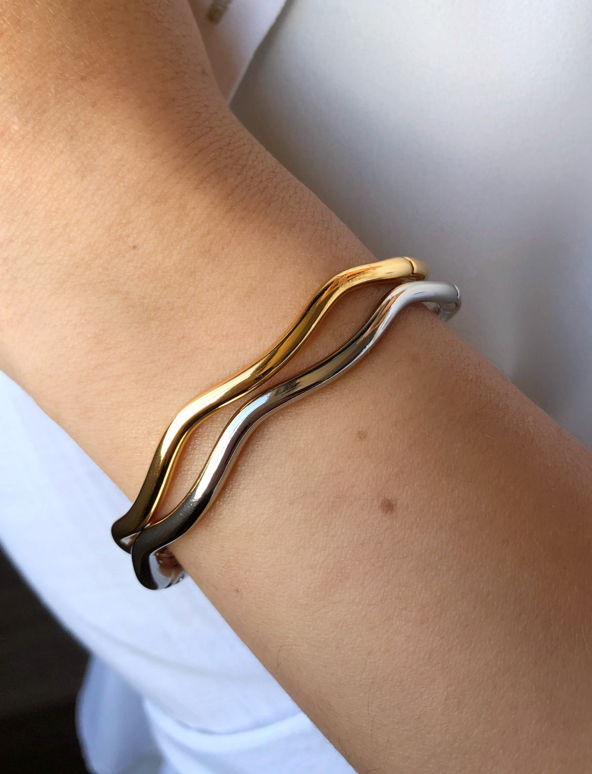 Bracelete Ondulado Fino Em Banho Ródio Branco 17cm - Tiff Joias