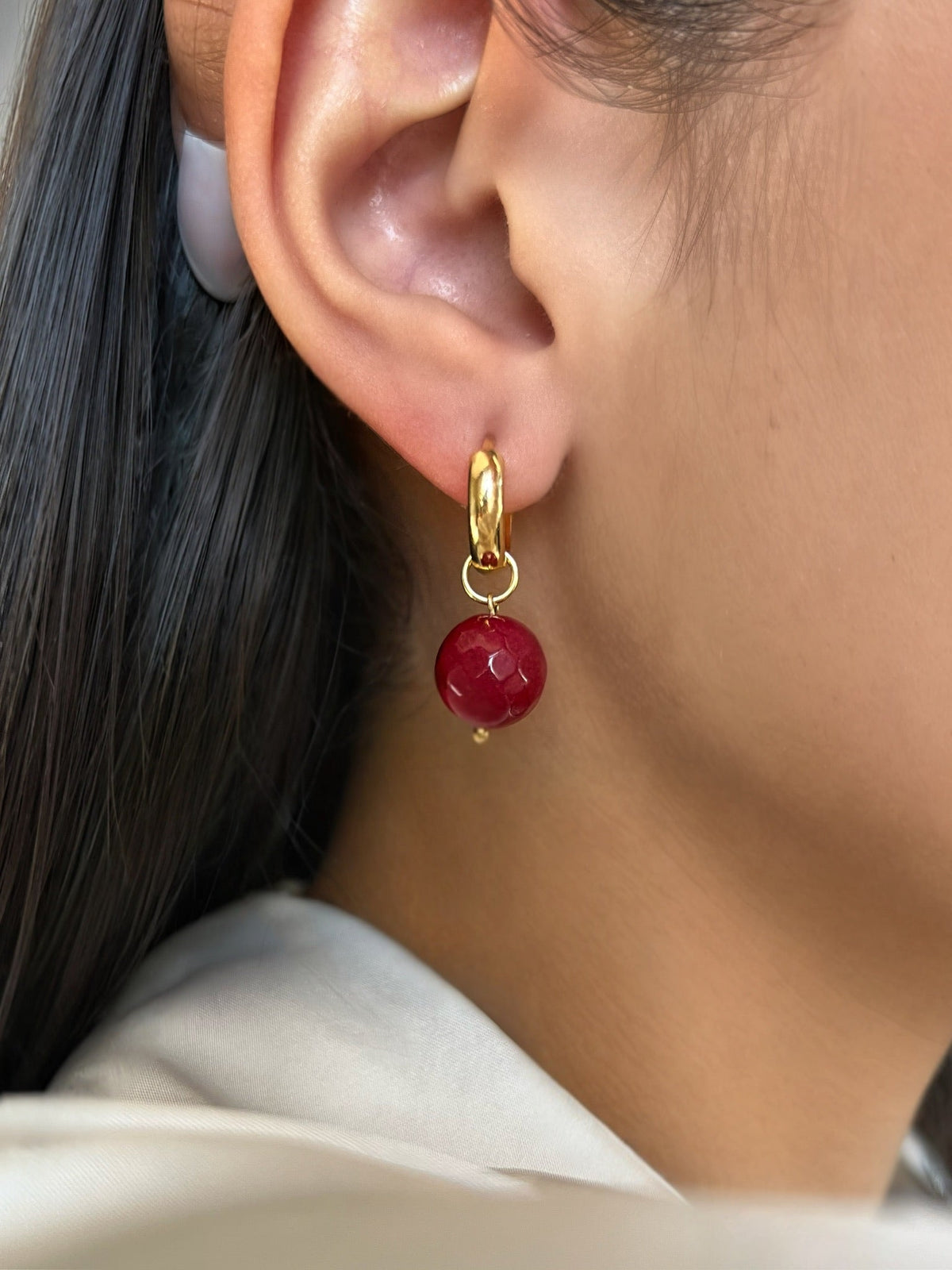 Brinco Argola Com Pedra Redonda Natural Jade Rubi - Tiff Joias