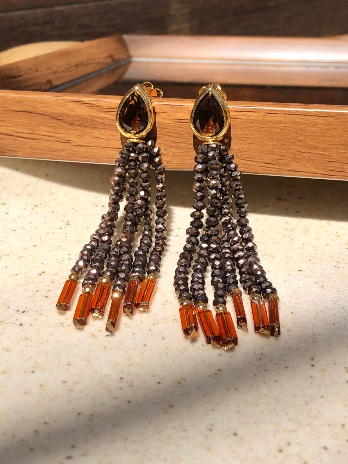 Brinco Carol Tassel Marrom E Gota - Tiff Joias