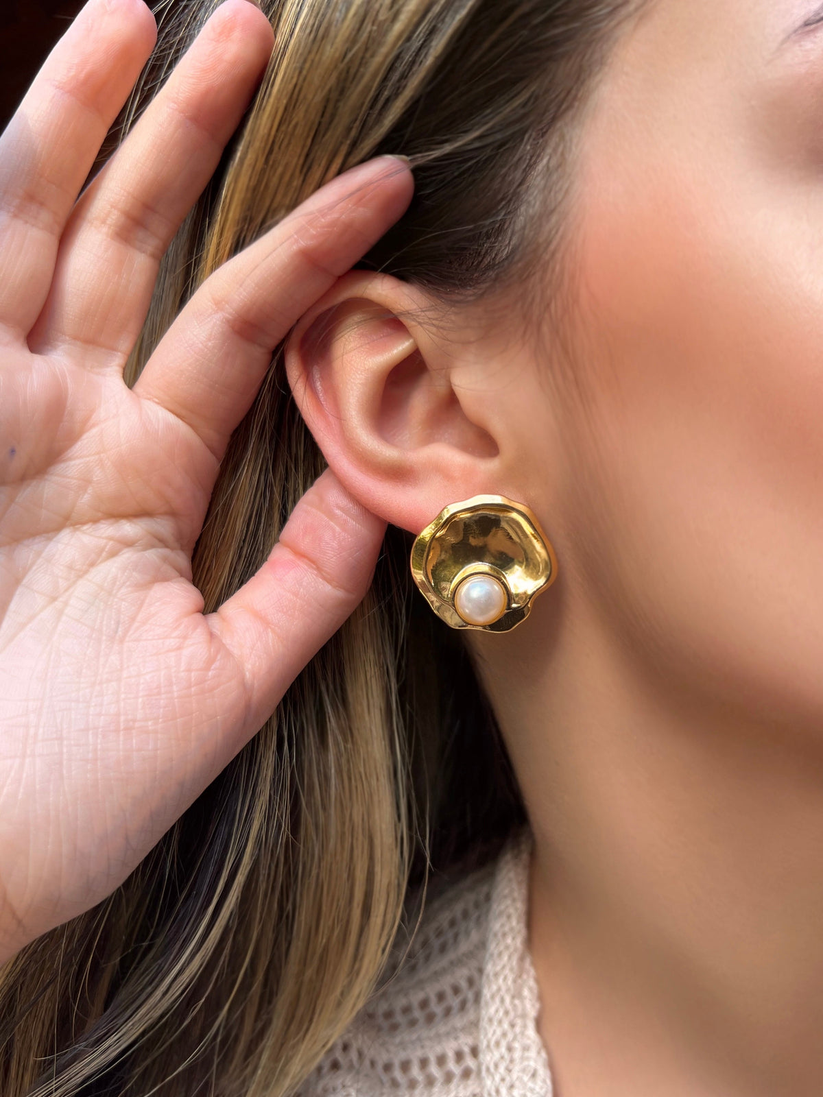 Brinco Concha Com Pérola Banho Ouro 18k - Tiff Joias