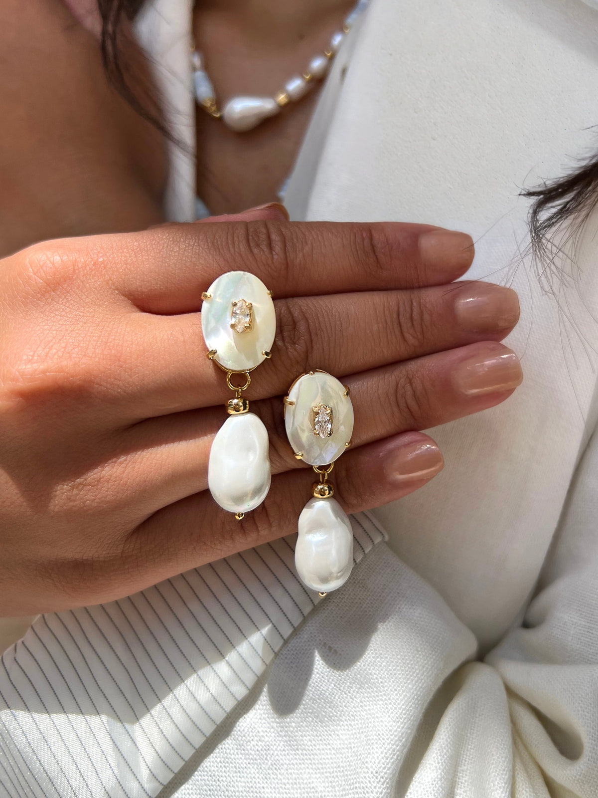 Brinco Flora Madrepérola e Pérola Shell - Tiff Joias