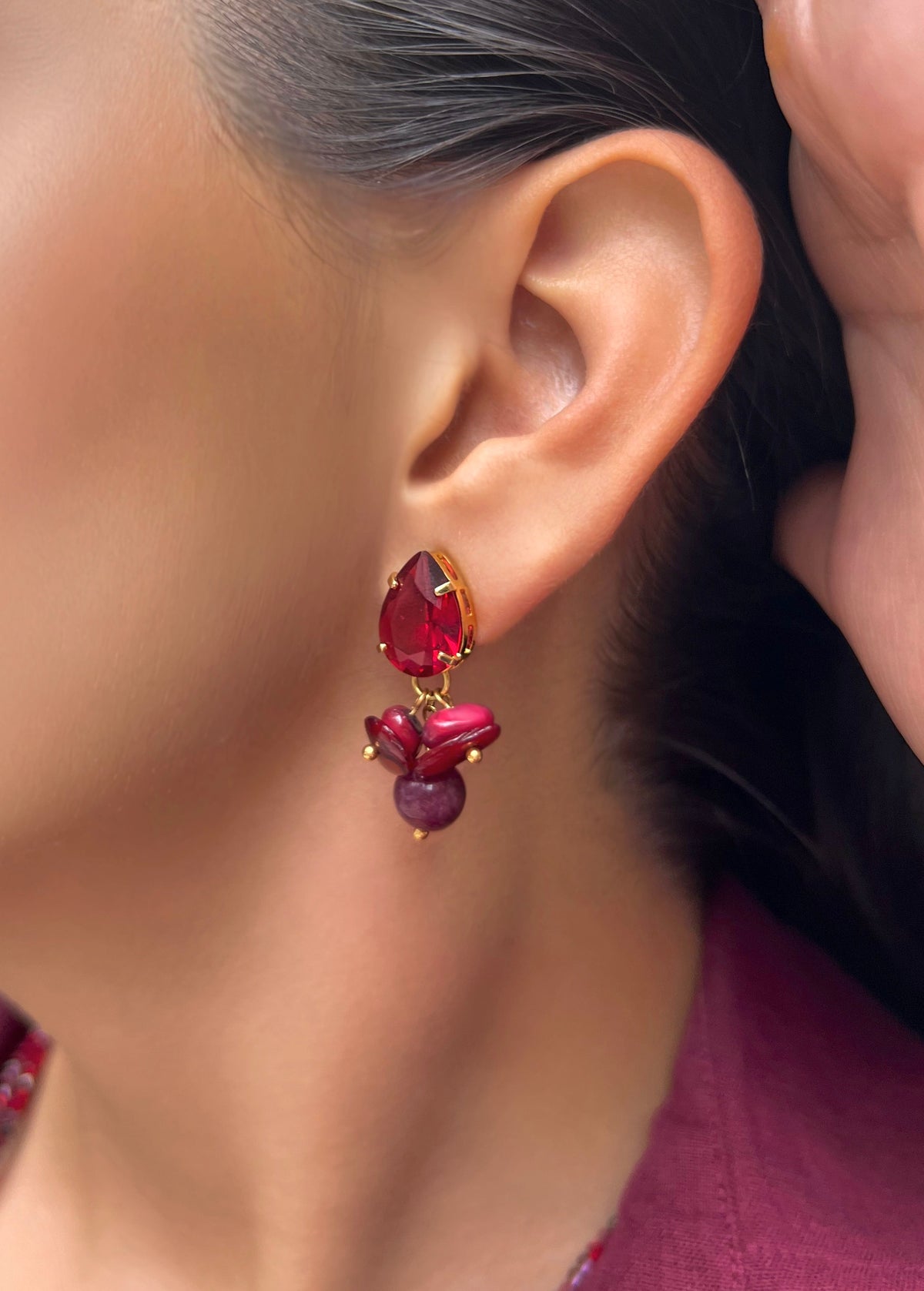Brinco Gota Cristal Com Cacho e Pérolas Vermelho - Tiff Joias