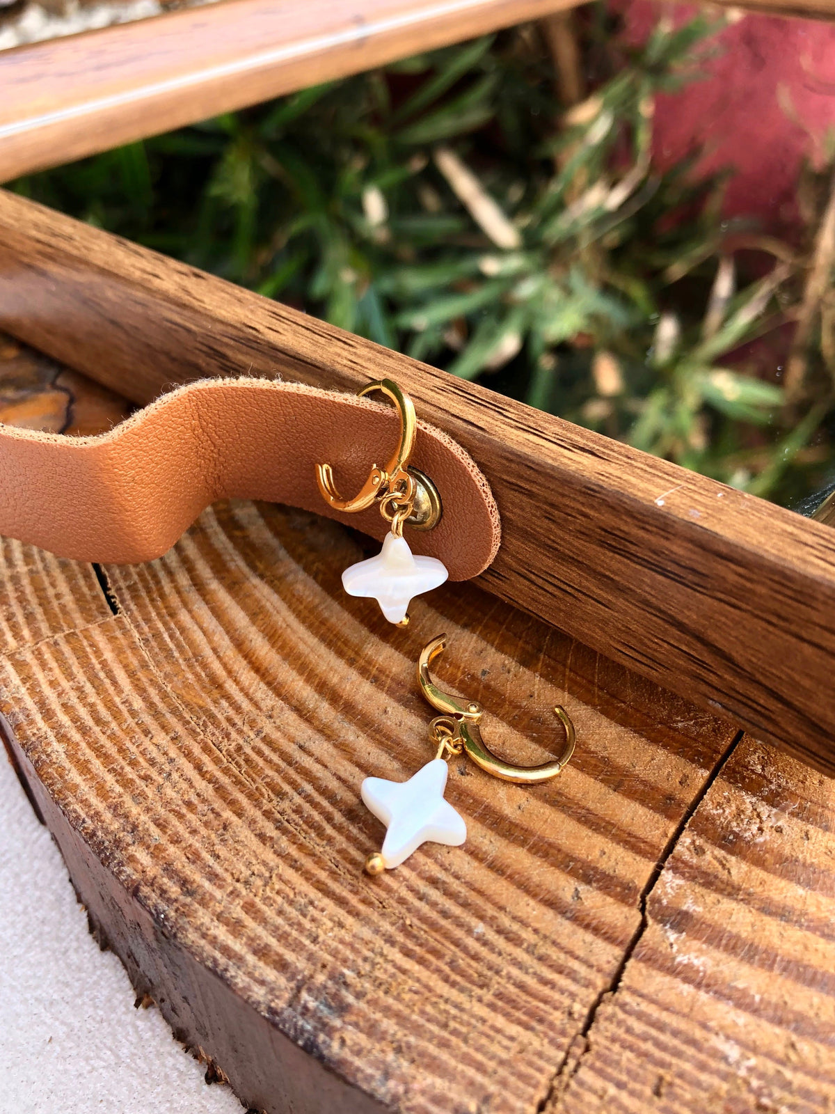 Brinco Lais Argola Com Estrela 4 Pontas Madrepérola - Tiff Joias