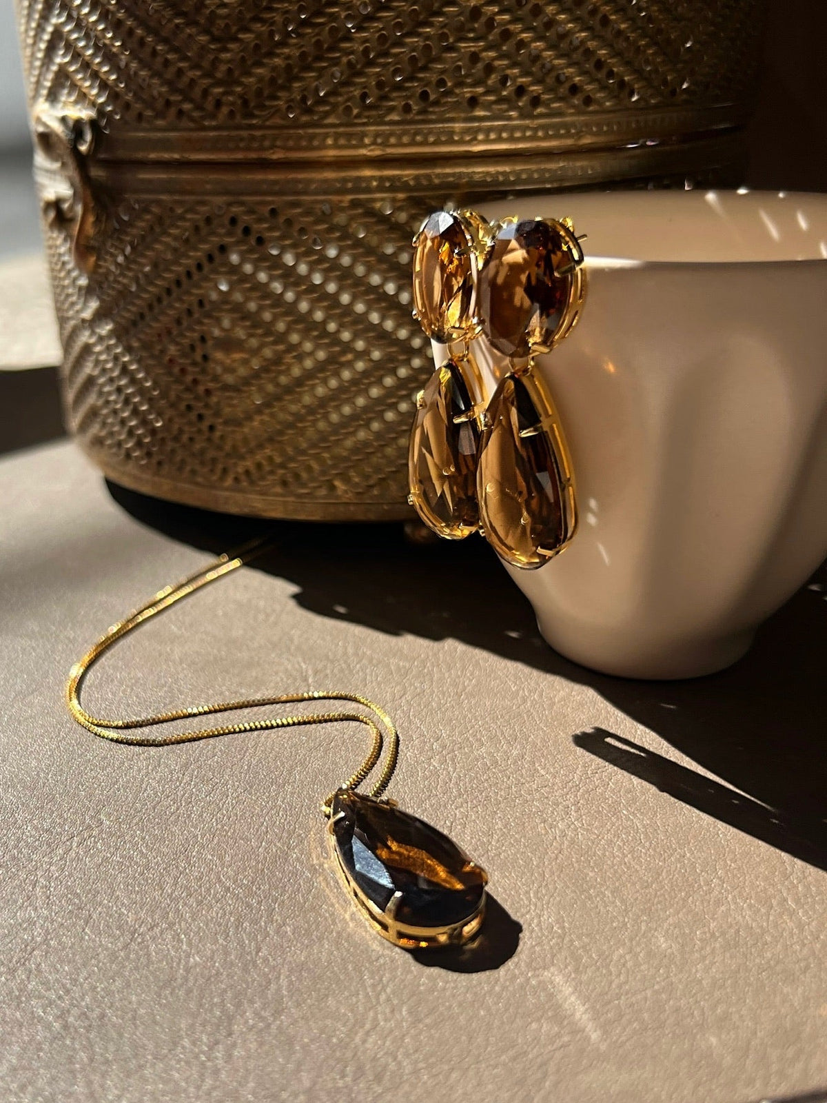 Brinco Oval e Gota Cor Marrom - Tiff Joias