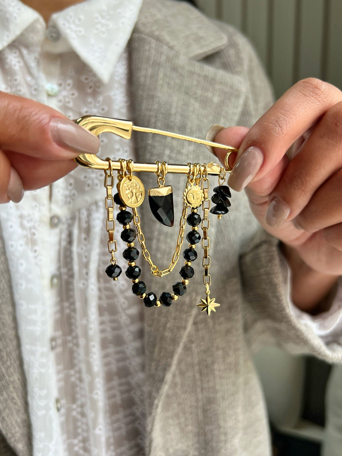 Broche Cristais e Pedra Ônix Com Pingentes - Tiff Joias