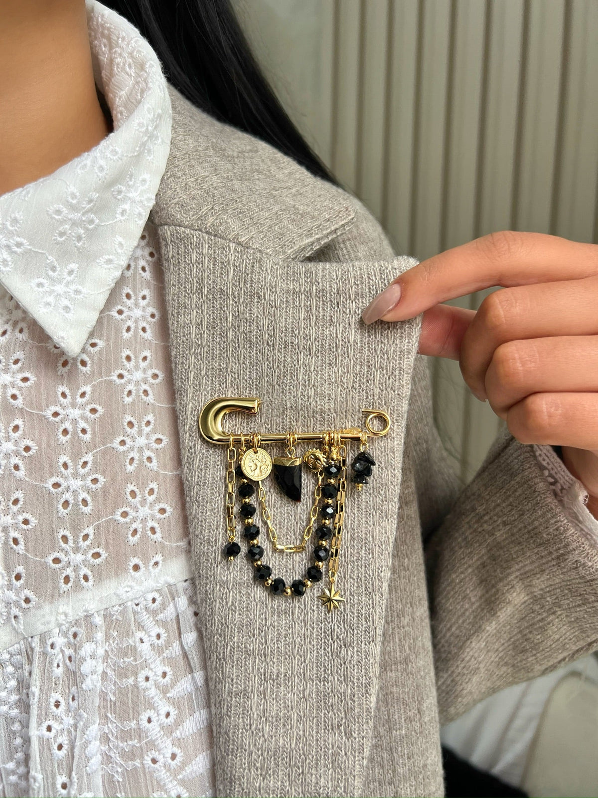Broche Cristais e Pedra Ônix Com Pingentes - Tiff Joias