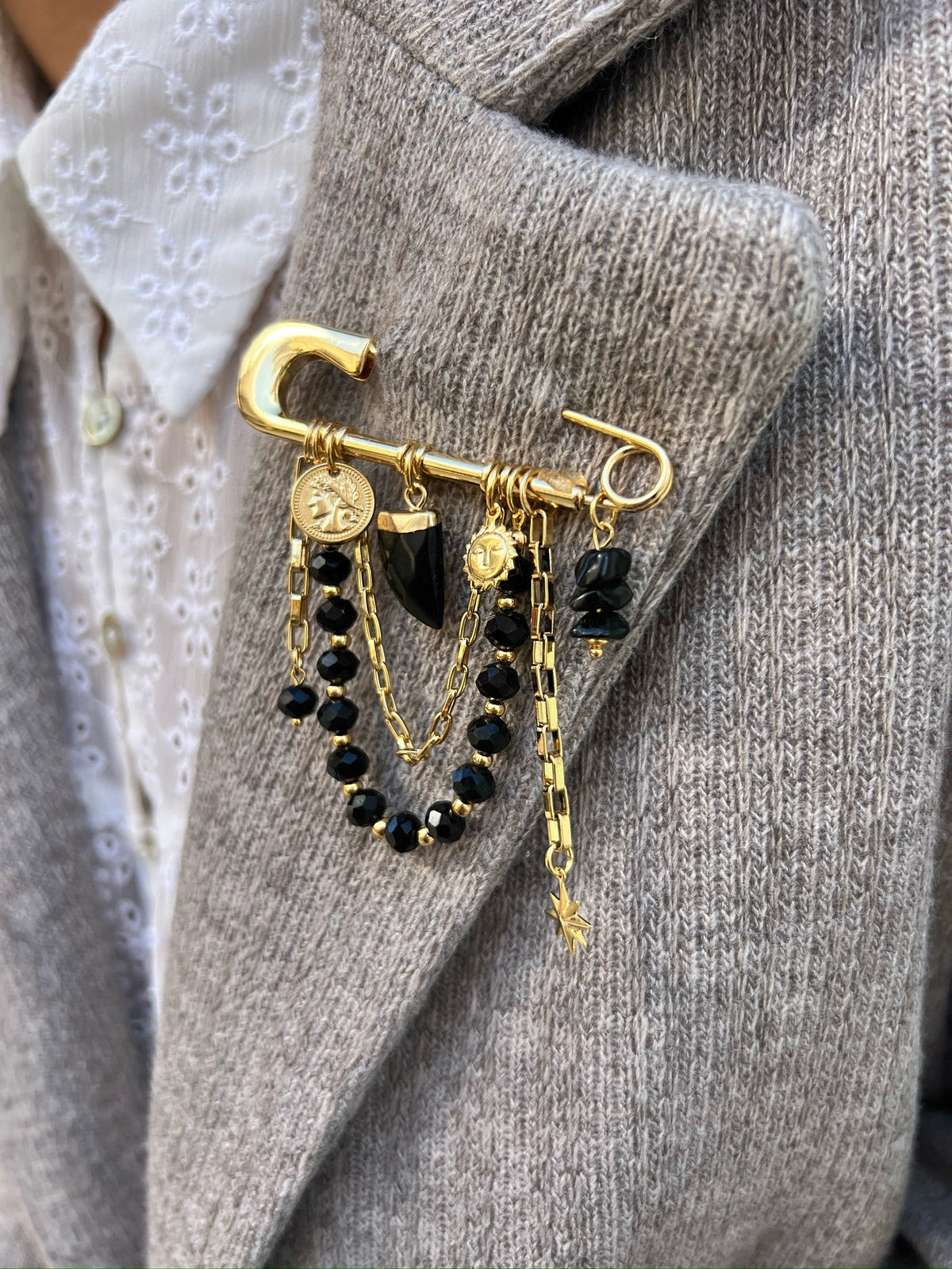 Broche Cristais e Pedra Ônix Com Pingentes - Tiff Joias
