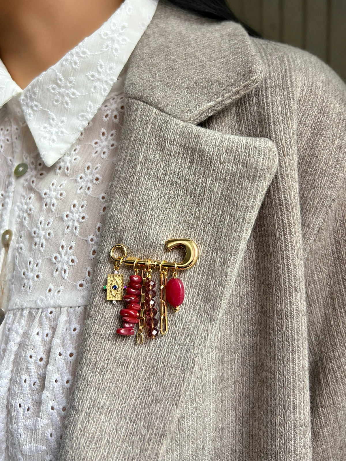 Broche Pedras Jade Rubi Com Olho Grego - Tiff Joias