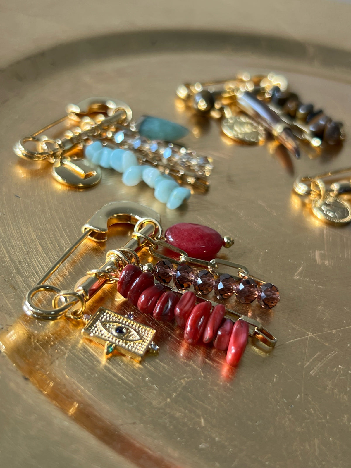Broche Pedras Jade Rubi Com Olho Grego - Tiff Joias