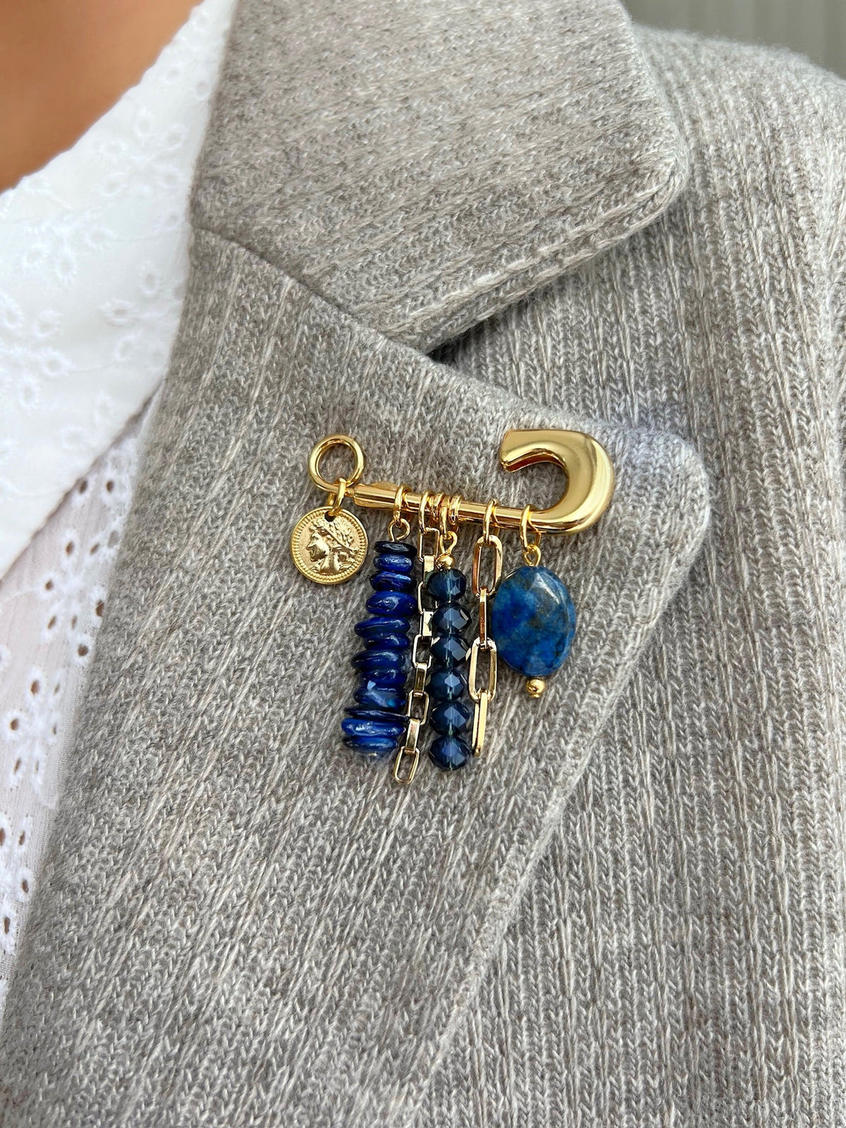 Broche Pedras Lapis Lazuli Com Moeda Antiga - Tiff Joias